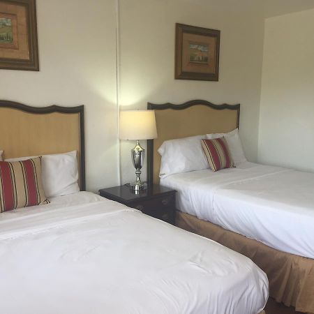 Family Inn Sarasota Bagian luar foto