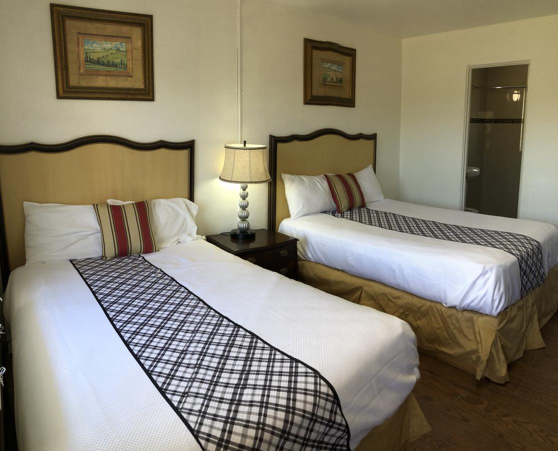 Family Inn Sarasota Bagian luar foto