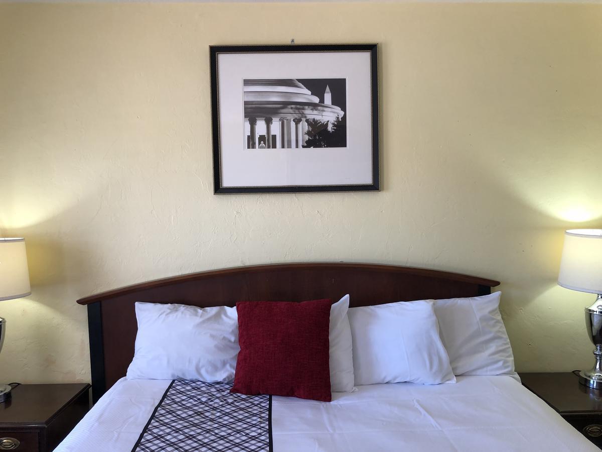 Family Inn Sarasota Bagian luar foto