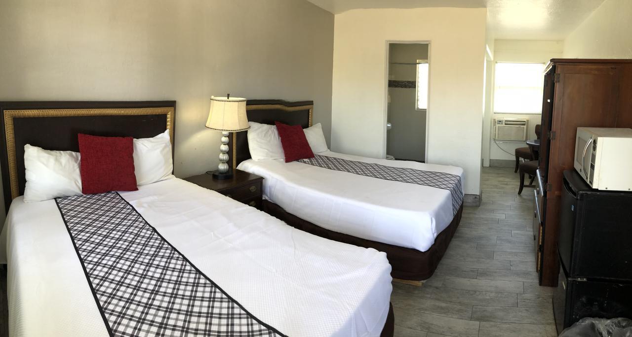 Family Inn Sarasota Bagian luar foto