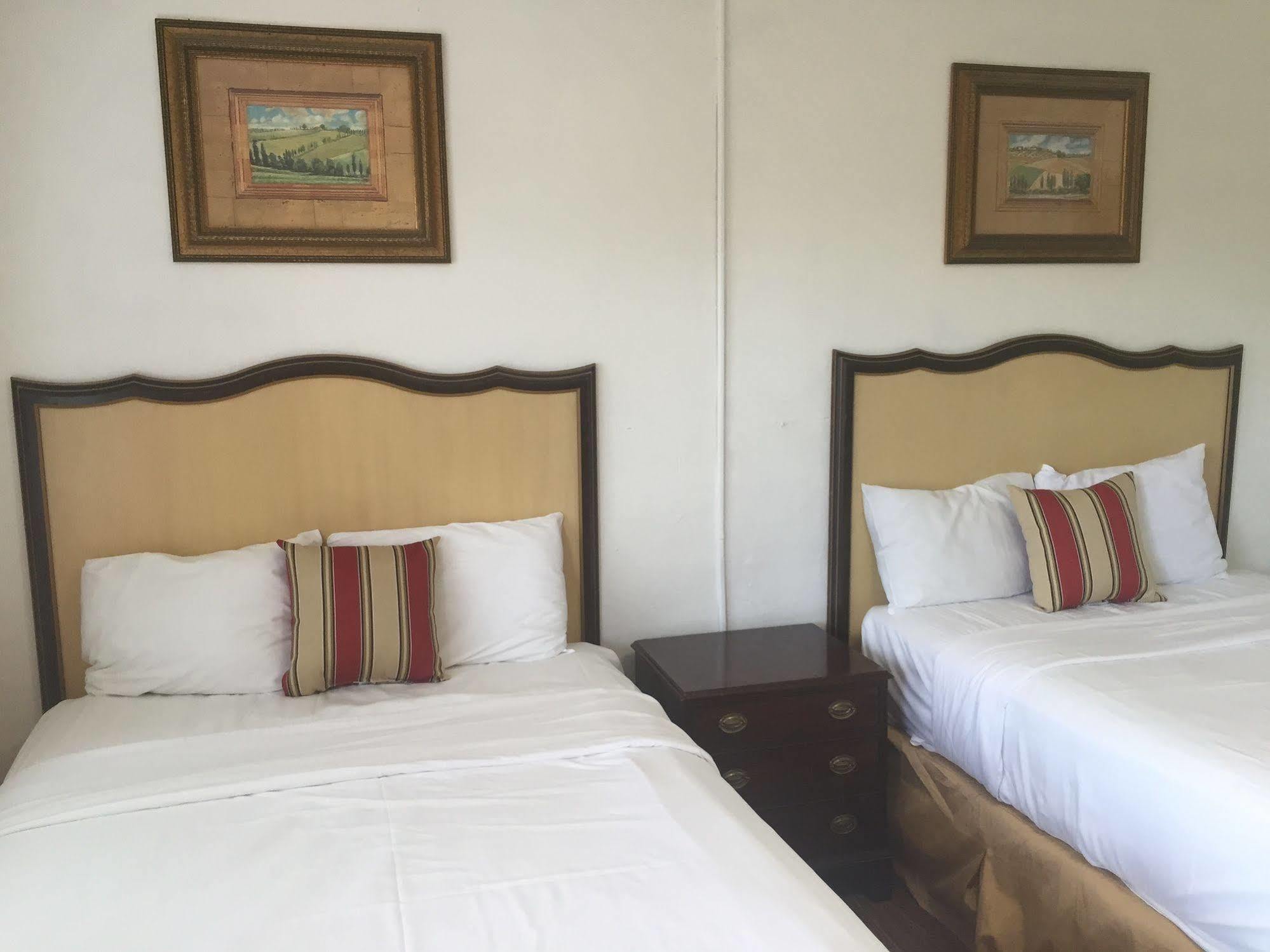 Family Inn Sarasota Bagian luar foto