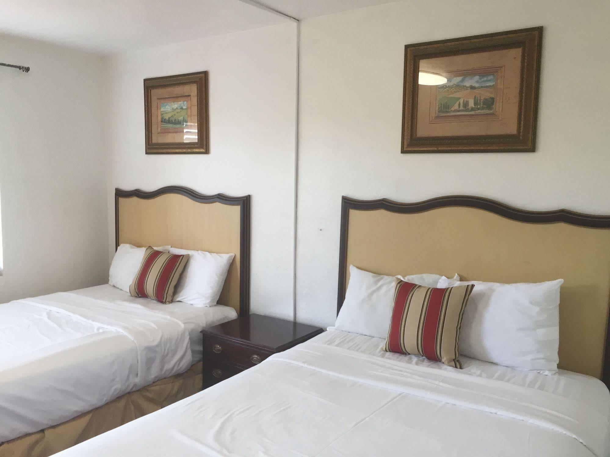 Family Inn Sarasota Bagian luar foto