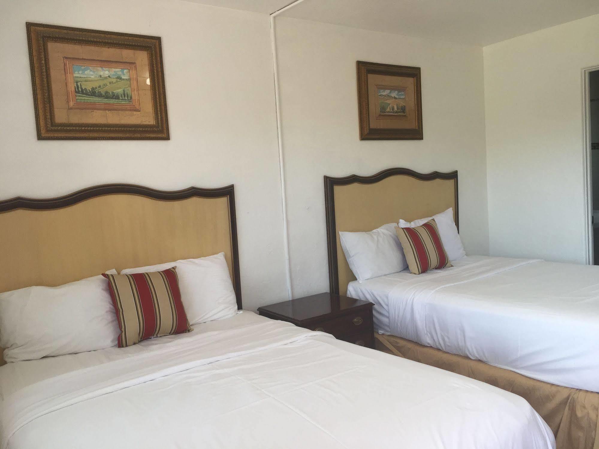 Family Inn Sarasota Bagian luar foto