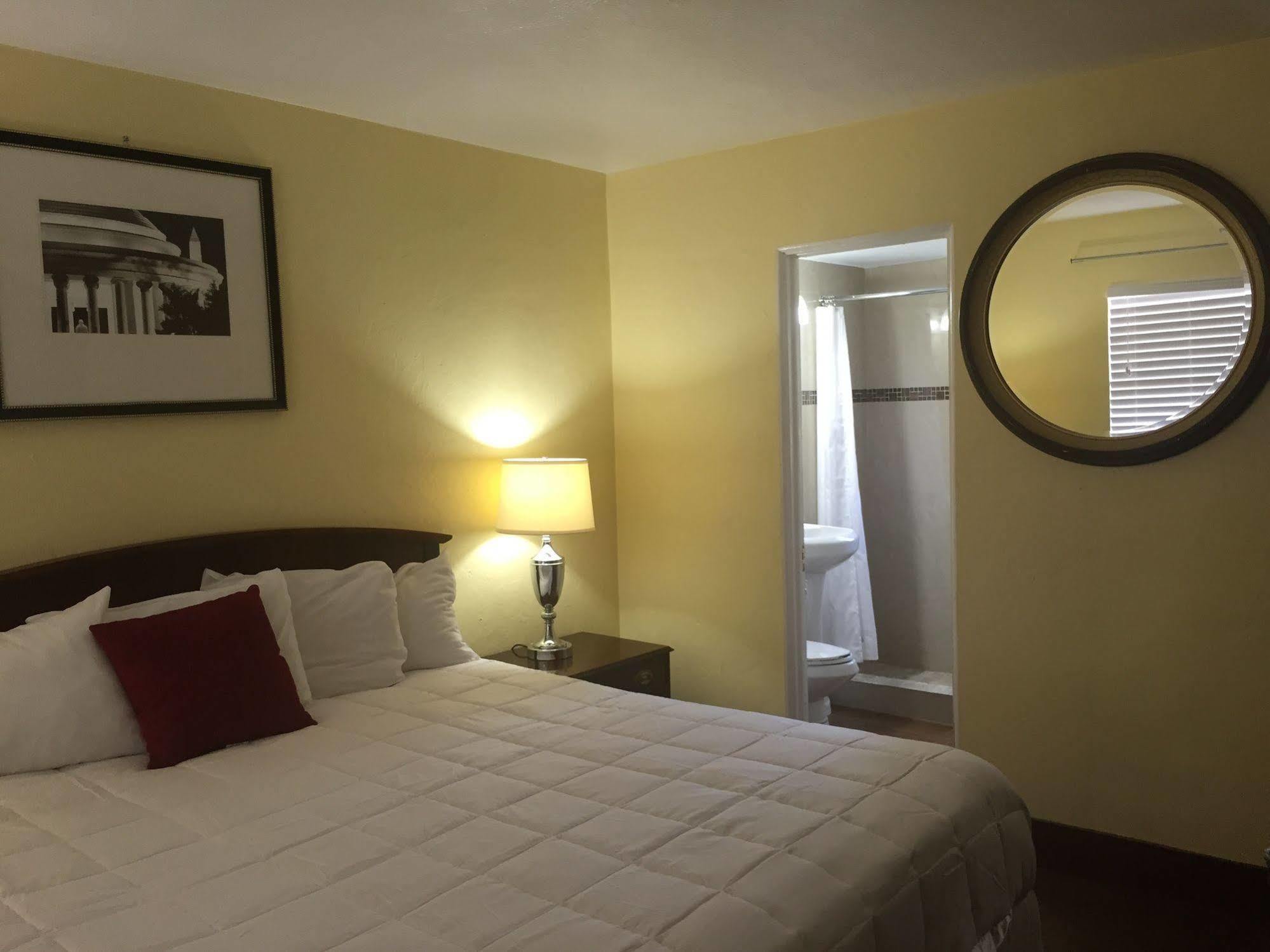 Family Inn Sarasota Bagian luar foto