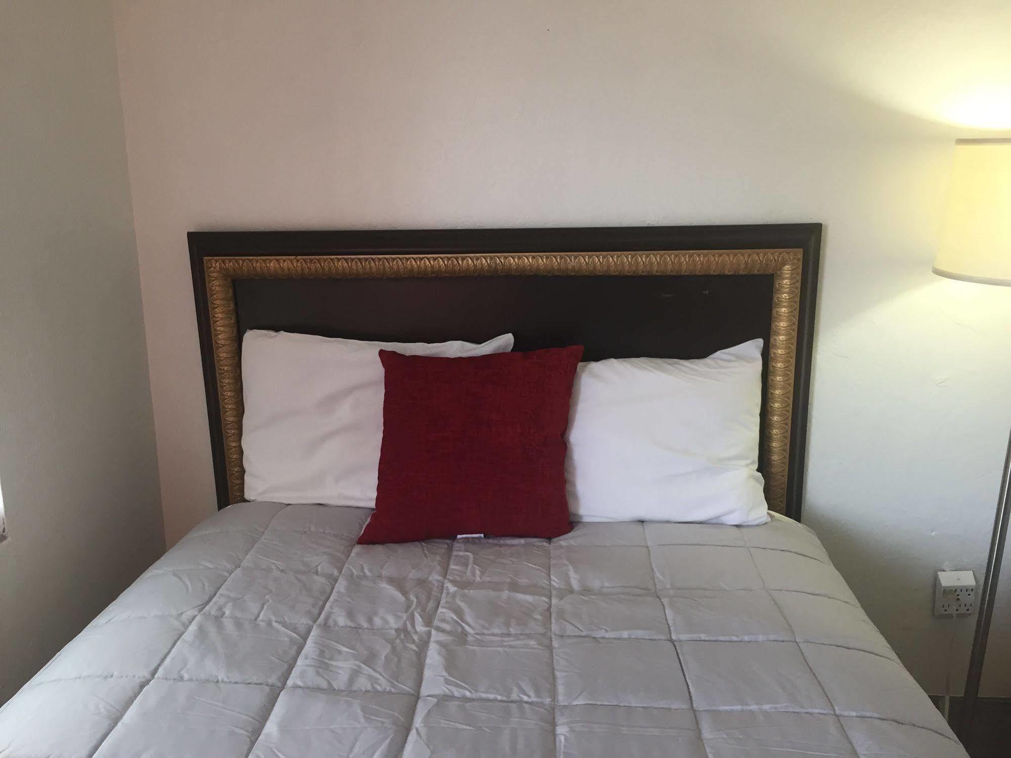 Family Inn Sarasota Bagian luar foto